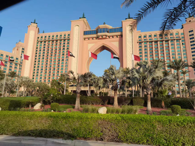 美國(guó)關(guān)稅重創(chuàng)，中國(guó)企業(yè)如何突圍？